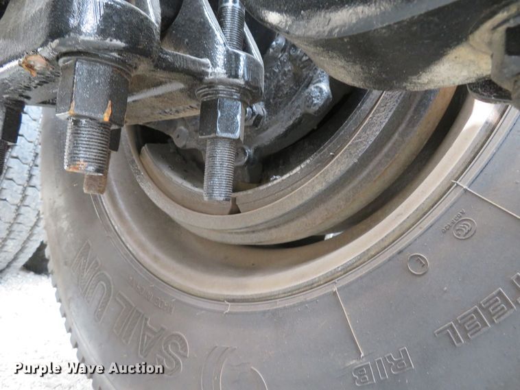 image for item DH1195 2001 Mack CH613  semi truck