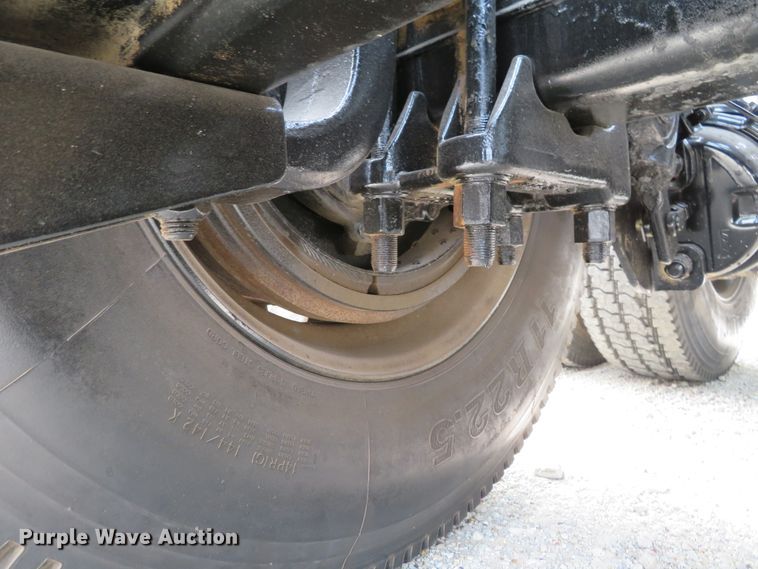 image for item DH1195 2001 Mack CH613  semi truck