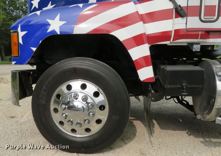 image for item DH1195 2001 Mack CH613  semi truck