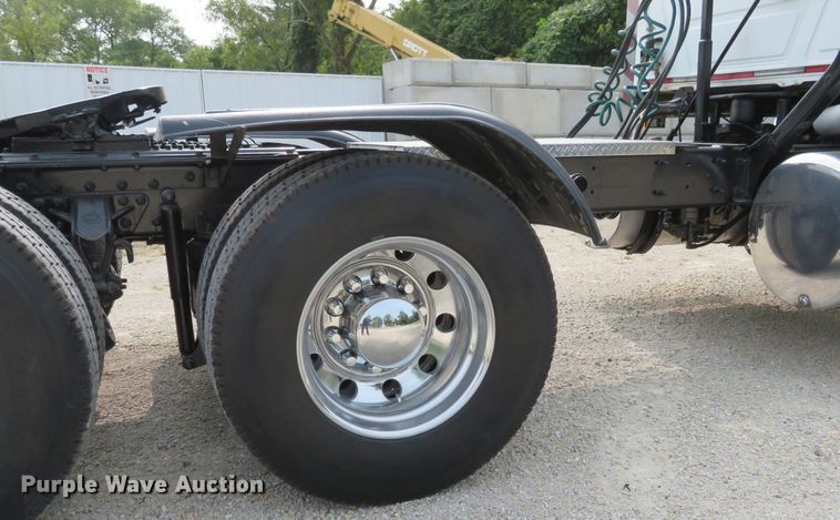 image for item DH1195 2001 Mack CH613  semi truck