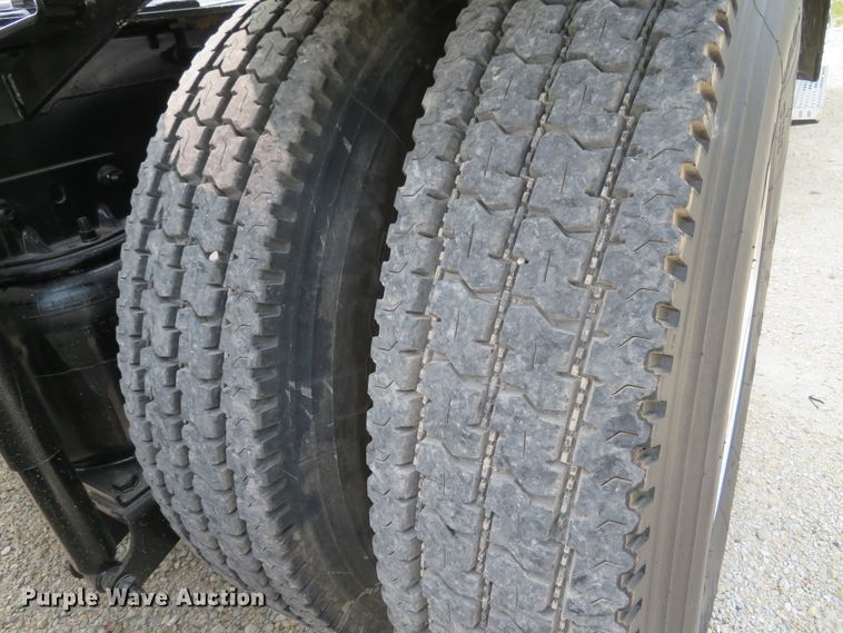 image for item DH1195 2001 Mack CH613  semi truck