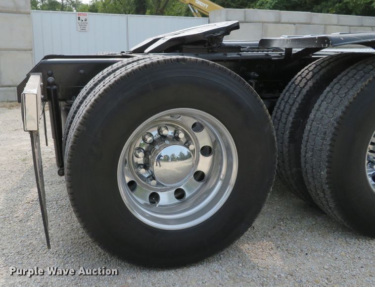 image for item DH1195 2001 Mack CH613  semi truck