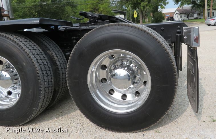 image for item DH1195 2001 Mack CH613  semi truck