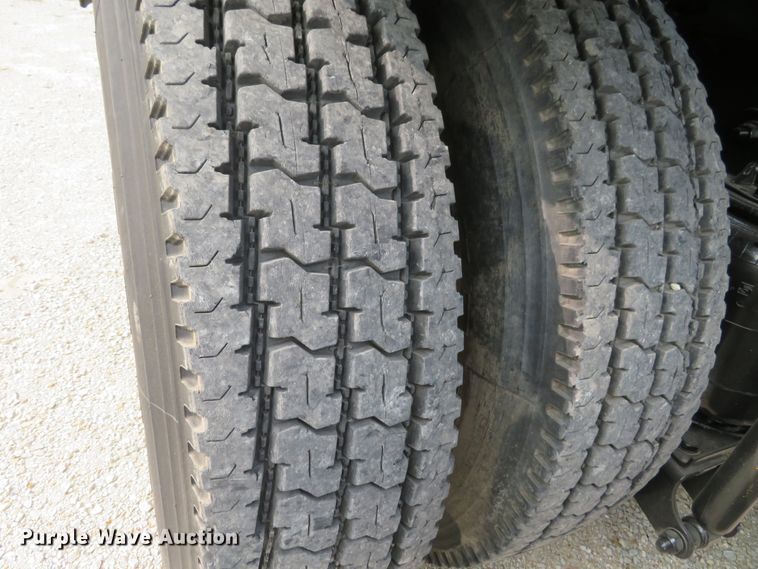 image for item DH1195 2001 Mack CH613  semi truck