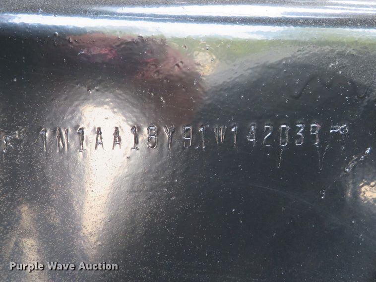 image for item DH1195 2001 Mack CH613  semi truck