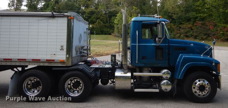 image for item DH5175 2013 Mack CHU613  semi truck