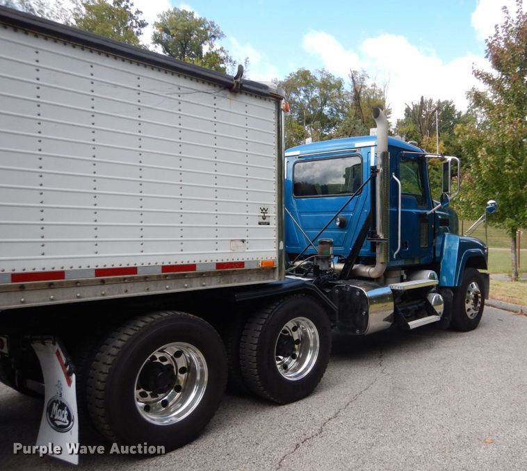 image for item DH5175 2013 Mack CHU613  semi truck