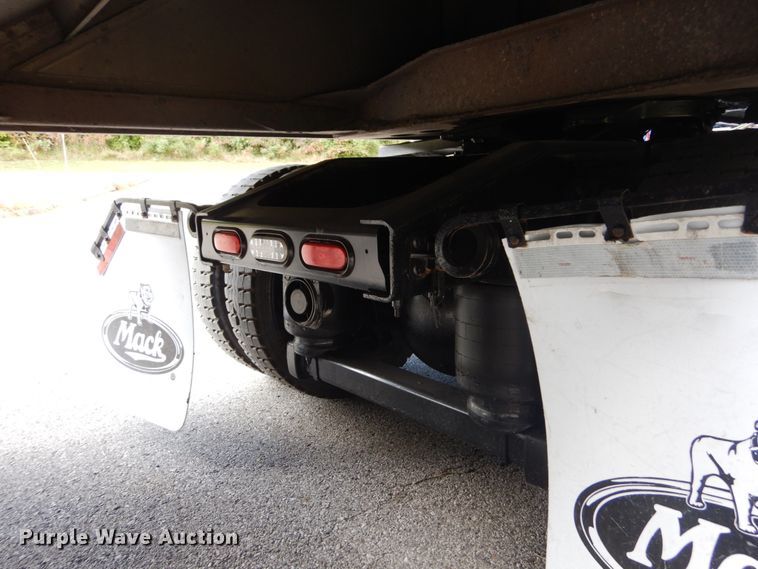 image for item DH5175 2013 Mack CHU613  semi truck