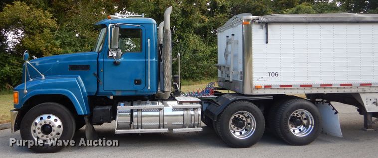 image for item DH5175 2013 Mack CHU613  semi truck