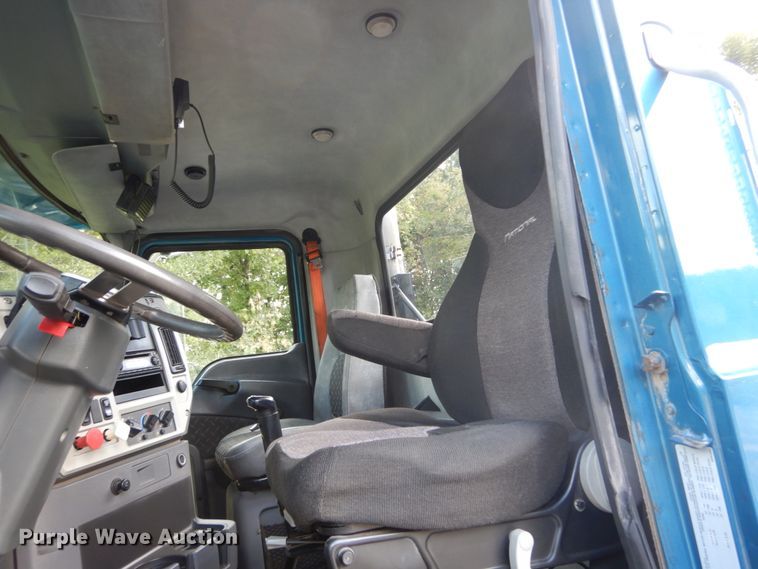 image for item DH5175 2013 Mack CHU613  semi truck