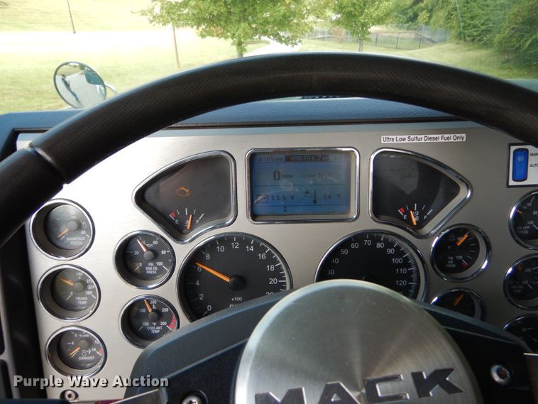 image for item DH5175 2013 Mack CHU613  semi truck