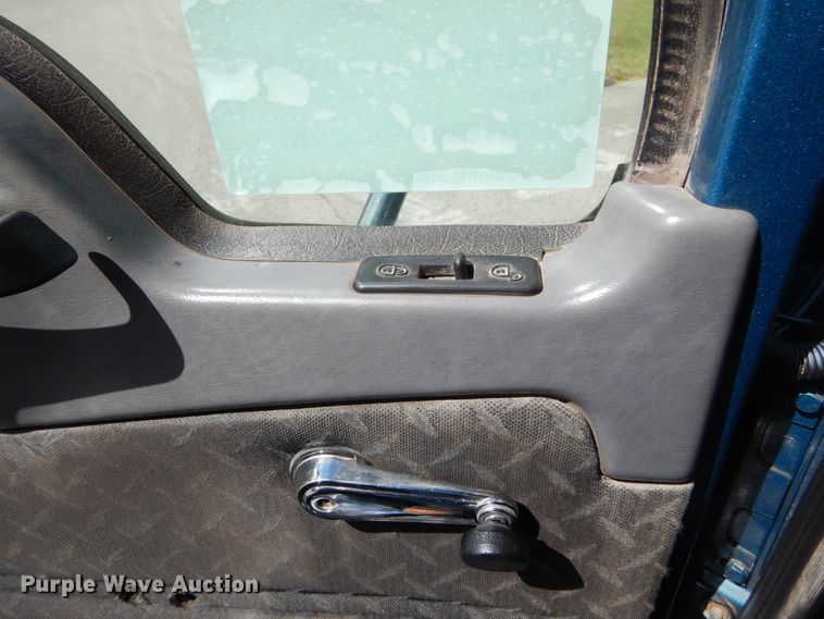 image for item DH5175 2013 Mack CHU613  semi truck