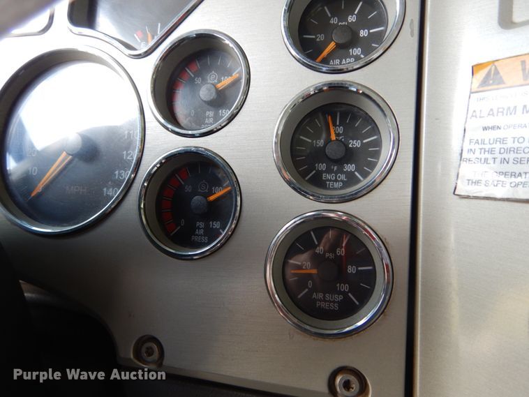 image for item DH5175 2013 Mack CHU613  semi truck