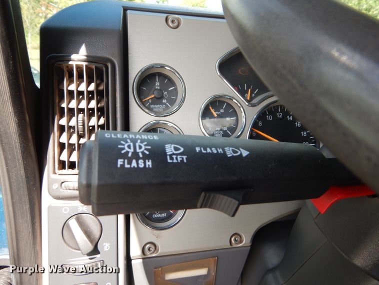 image for item DH5175 2013 Mack CHU613  semi truck