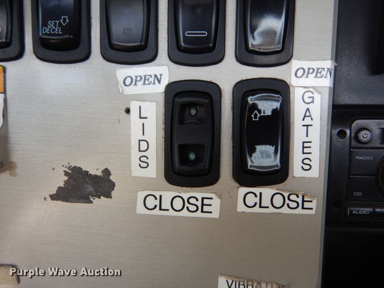 image for item DH5175 2013 Mack CHU613  semi truck