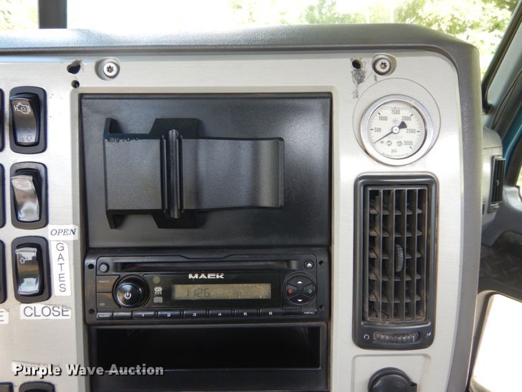 image for item DH5175 2013 Mack CHU613  semi truck