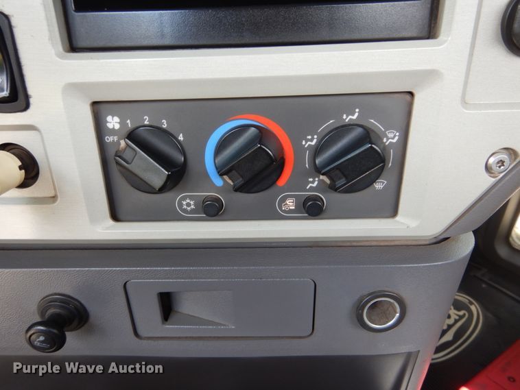 image for item DH5175 2013 Mack CHU613  semi truck