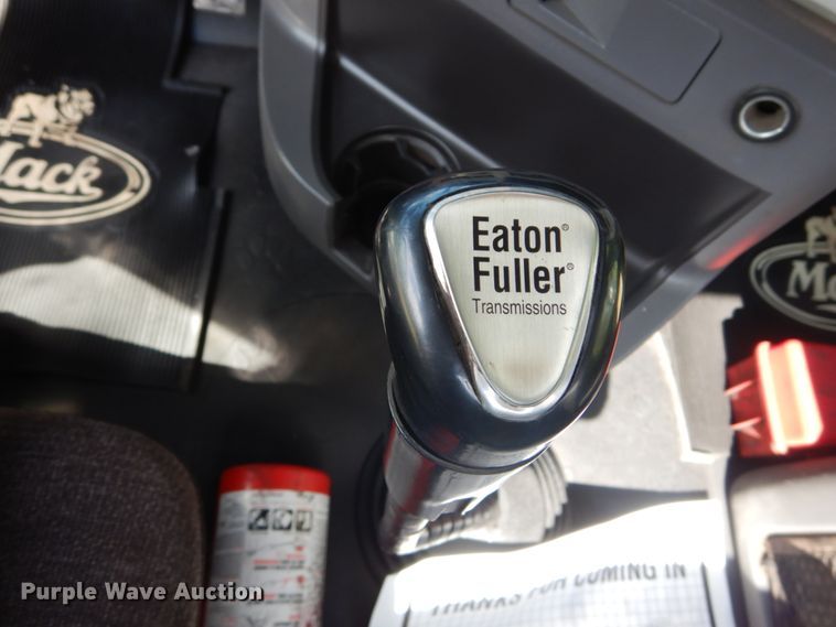 image for item DH5175 2013 Mack CHU613  semi truck