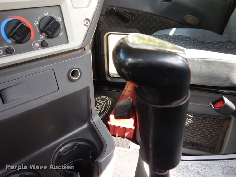 image for item DH5175 2013 Mack CHU613  semi truck