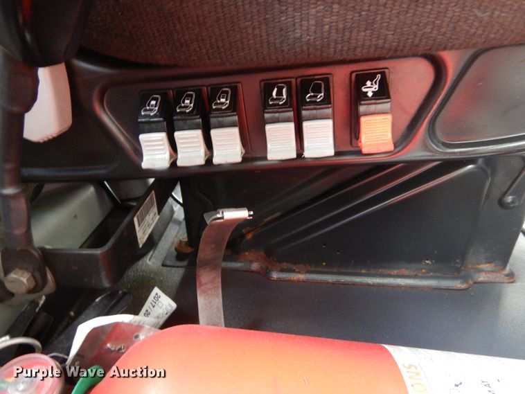 image for item DH5175 2013 Mack CHU613  semi truck