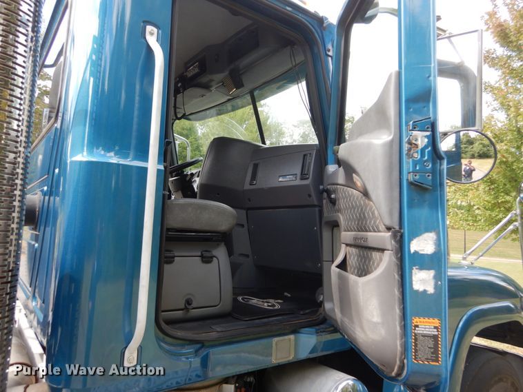 image for item DH5175 2013 Mack CHU613  semi truck