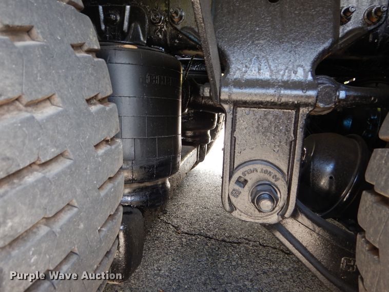 image for item DH5175 2013 Mack CHU613  semi truck