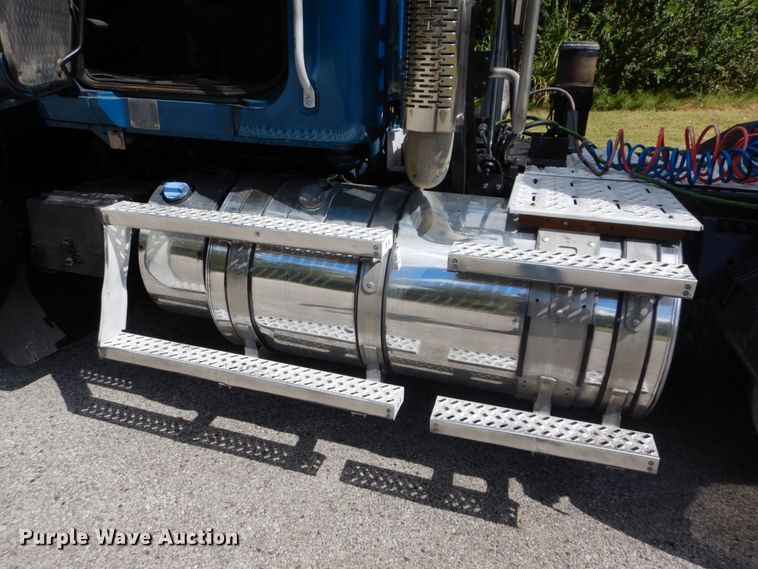 image for item DH5175 2013 Mack CHU613  semi truck