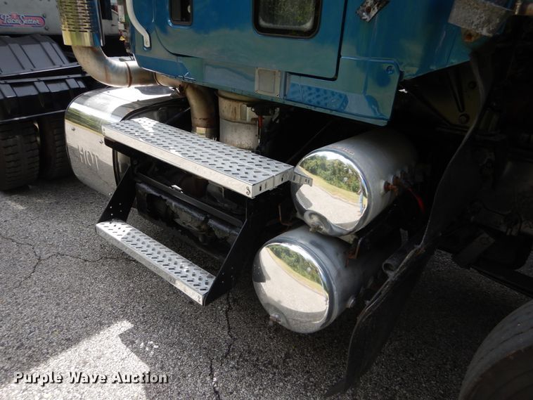 image for item DH5175 2013 Mack CHU613  semi truck