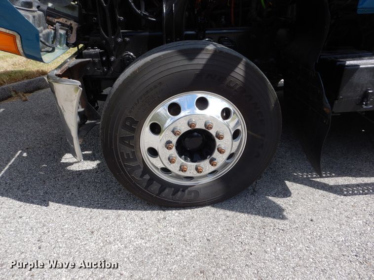 image for item DH5175 2013 Mack CHU613  semi truck