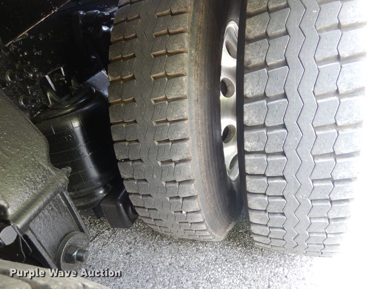 image for item DH5175 2013 Mack CHU613  semi truck