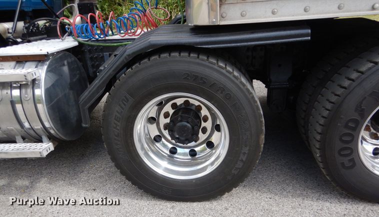 image for item DH5175 2013 Mack CHU613  semi truck