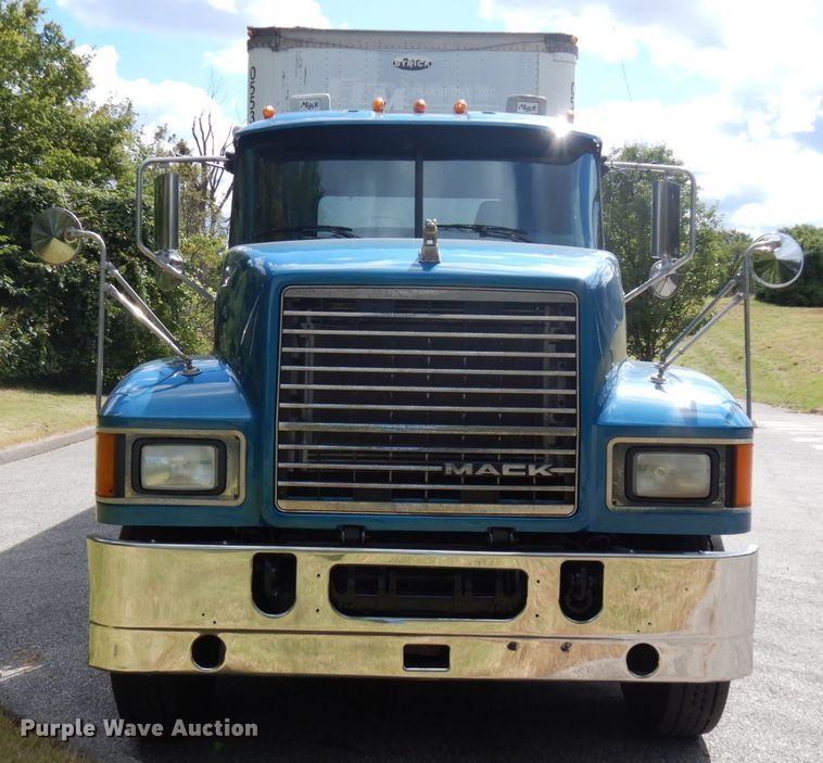 image for item DH5178 2013 Mack CHU613  semi truck