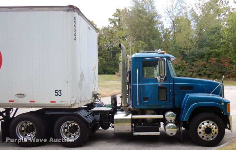 image for item DH5178 2013 Mack CHU613  semi truck