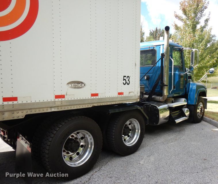 image for item DH5178 2013 Mack CHU613  semi truck