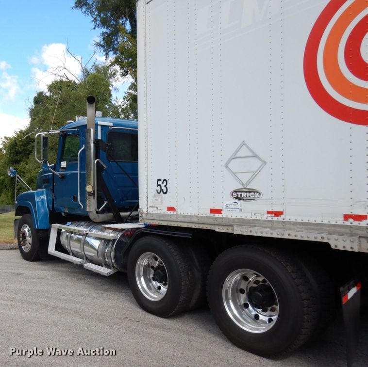 image for item DH5178 2013 Mack CHU613  semi truck