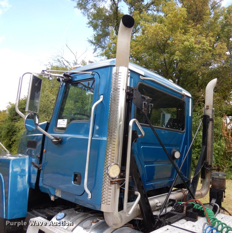 image for item DH5178 2013 Mack CHU613  semi truck