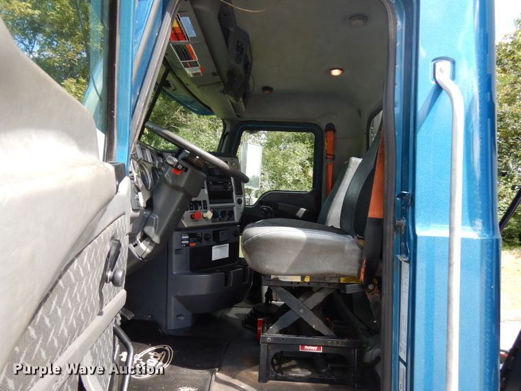 image for item DH5178 2013 Mack CHU613  semi truck