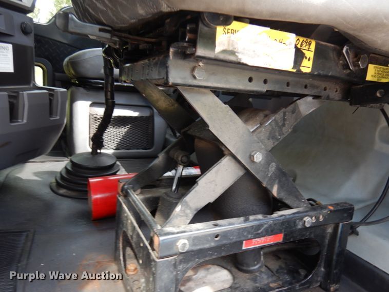 image for item DH5178 2013 Mack CHU613  semi truck