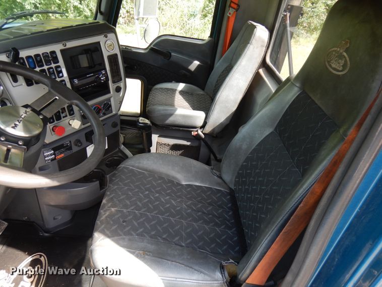 image for item DH5178 2013 Mack CHU613  semi truck