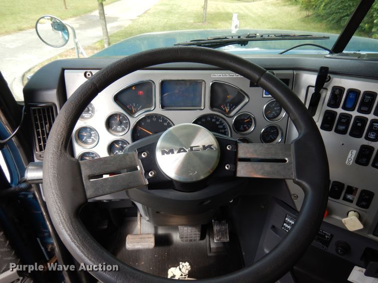 image for item DH5178 2013 Mack CHU613  semi truck