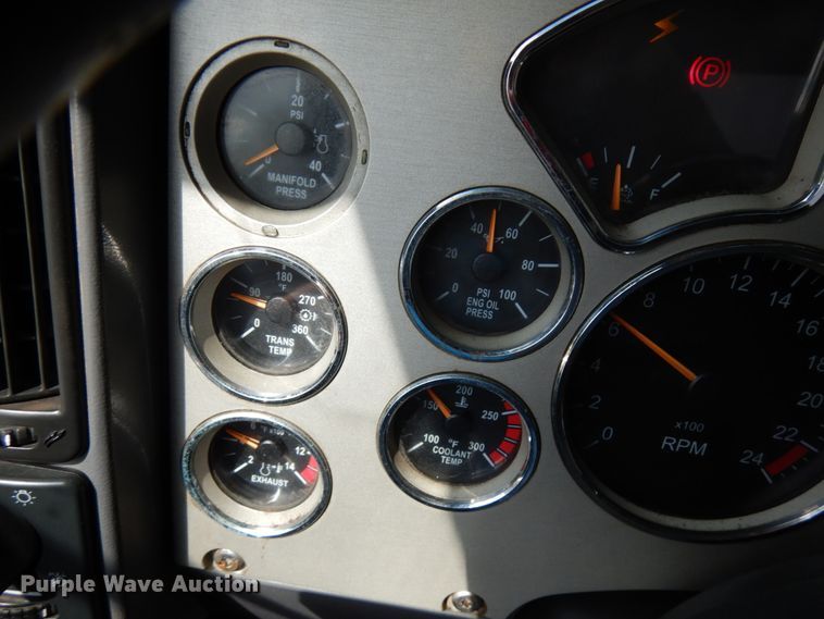 image for item DH5178 2013 Mack CHU613  semi truck