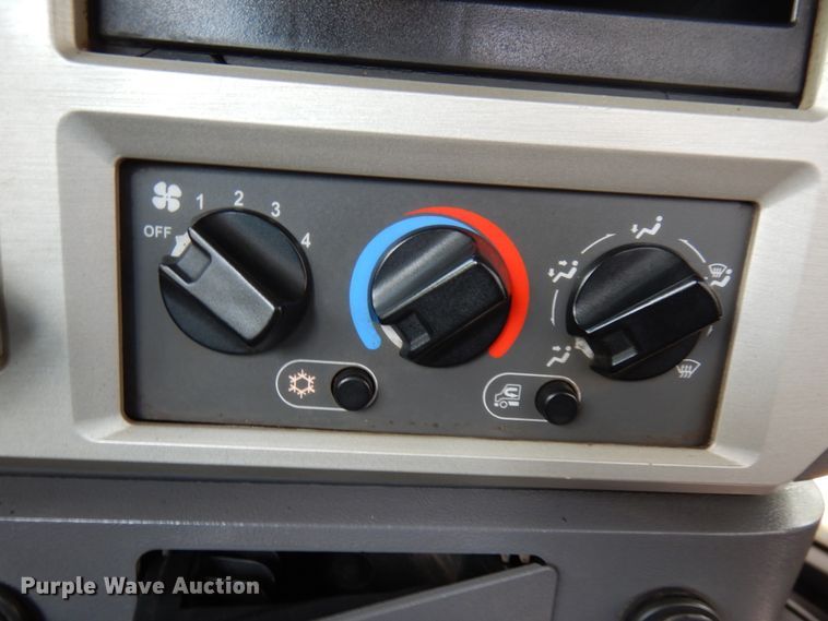 image for item DH5178 2013 Mack CHU613  semi truck