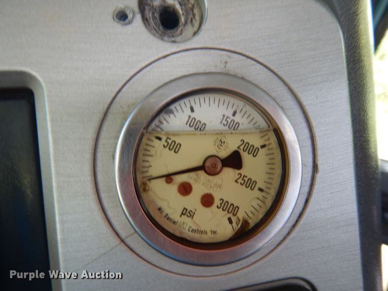 image for item DH5178 2013 Mack CHU613  semi truck