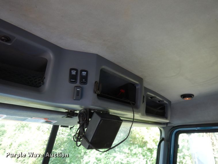 image for item DH5178 2013 Mack CHU613  semi truck