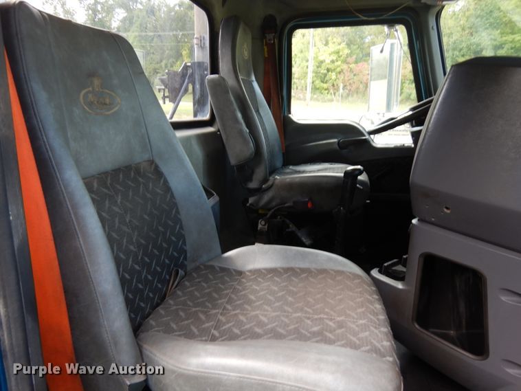 image for item DH5178 2013 Mack CHU613  semi truck