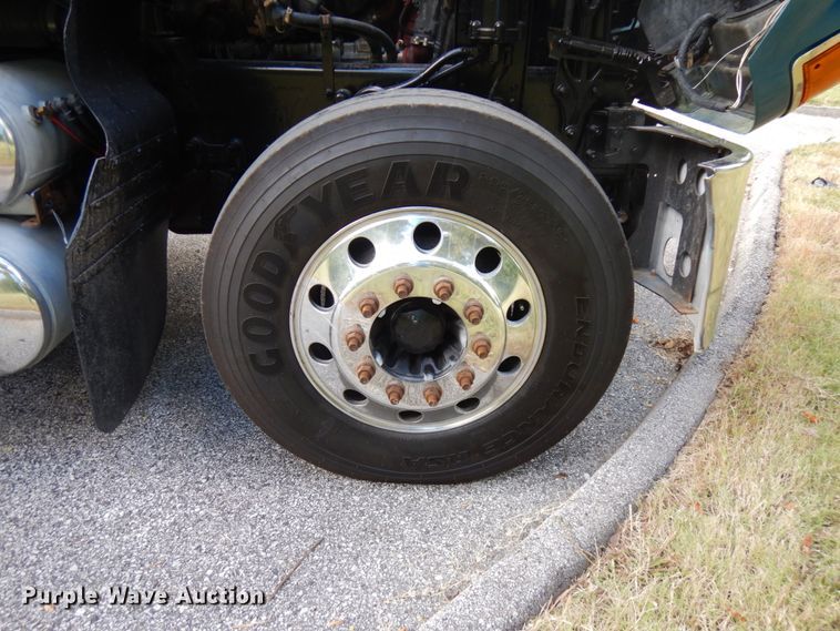 image for item DH5178 2013 Mack CHU613  semi truck