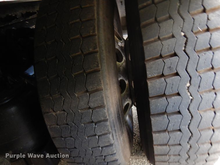 image for item DH5178 2013 Mack CHU613  semi truck