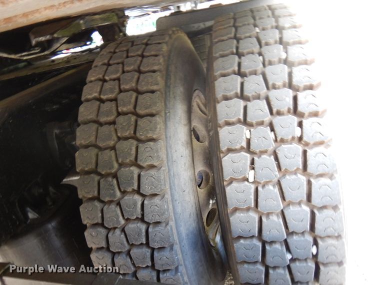 image for item DH5178 2013 Mack CHU613  semi truck