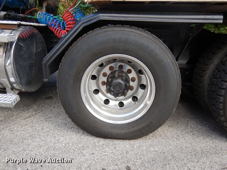 image for item DH5178 2013 Mack CHU613  semi truck