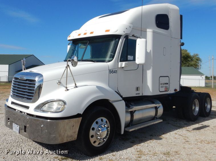 image for item DH5197 2006 Freightliner Columbia  semi truck